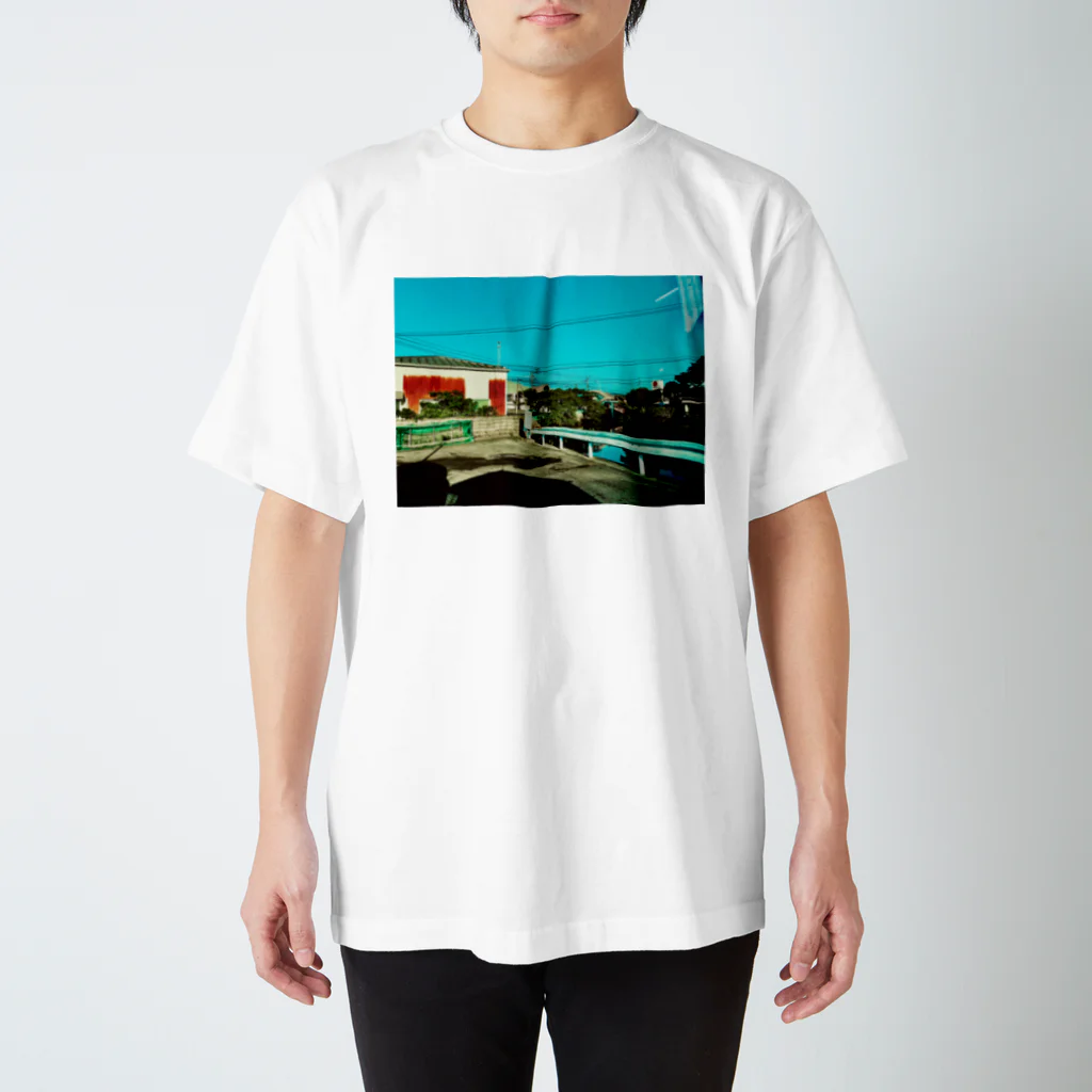 フォルダザウルスの赤錆のある風景 スタンダードTシャツ