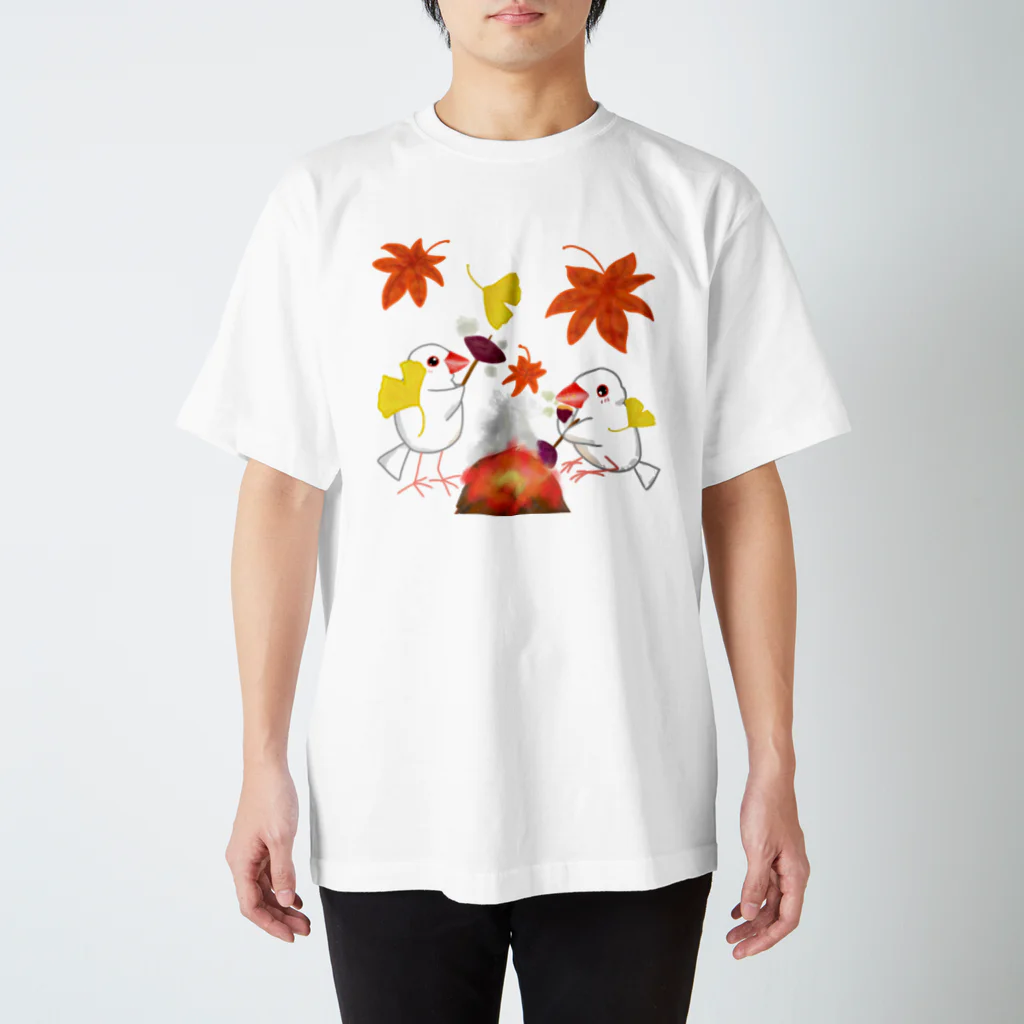 Lily bird（リリーバード）の落ち葉と焼き芋と文鳥ず スタンダードTシャツ