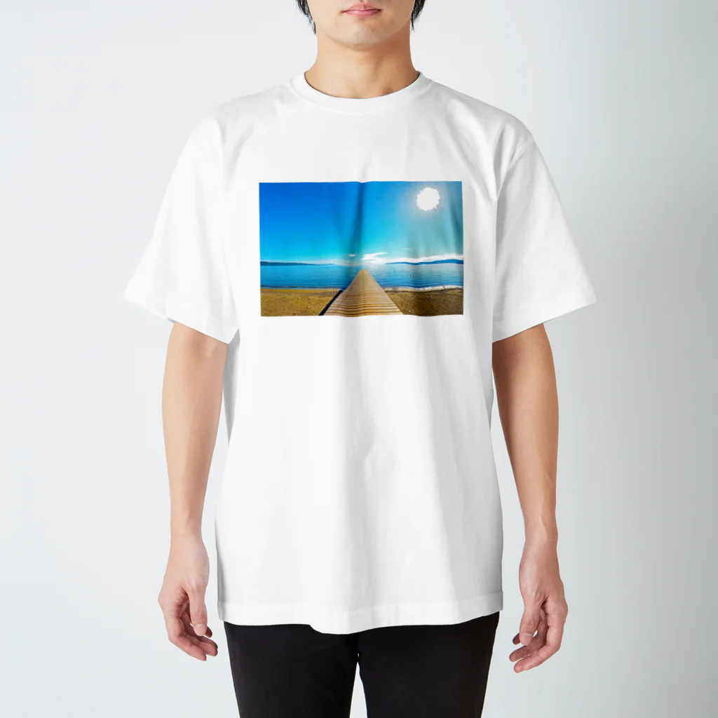 ねこまくらの佐渡島・佐和田海岸の桟橋 スタンダードTシャツ