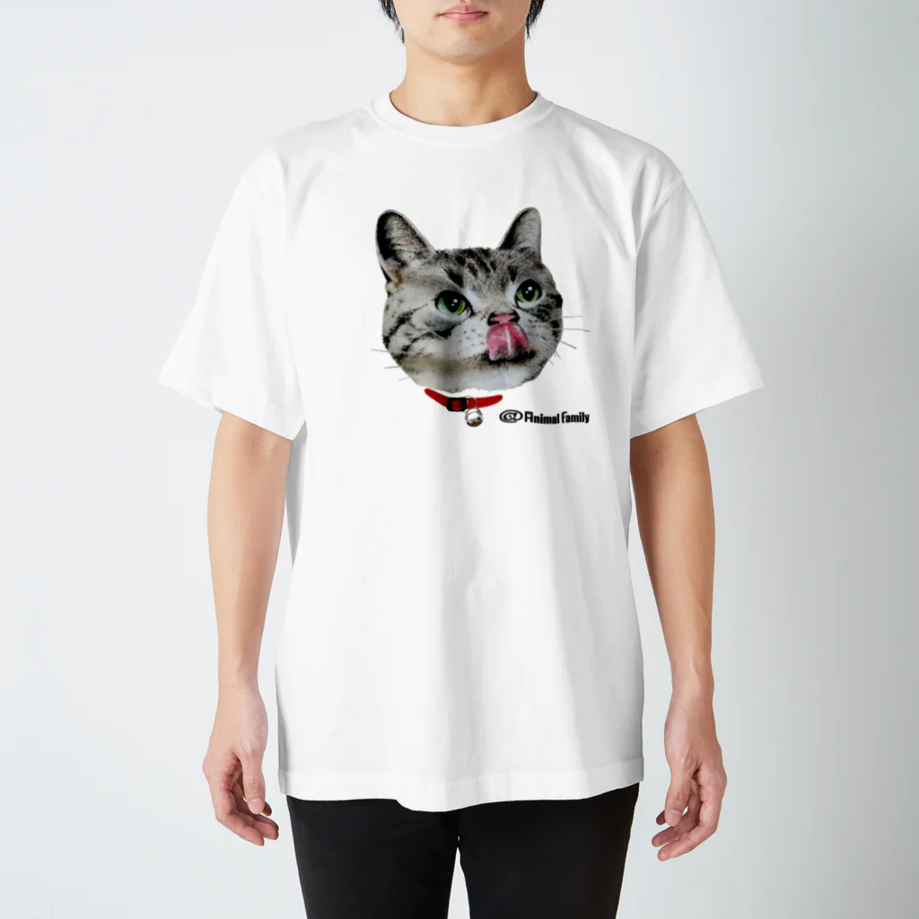 Animal Familyのねこ-1　ペロリ！美味しそう　イラスト スタンダードTシャツ