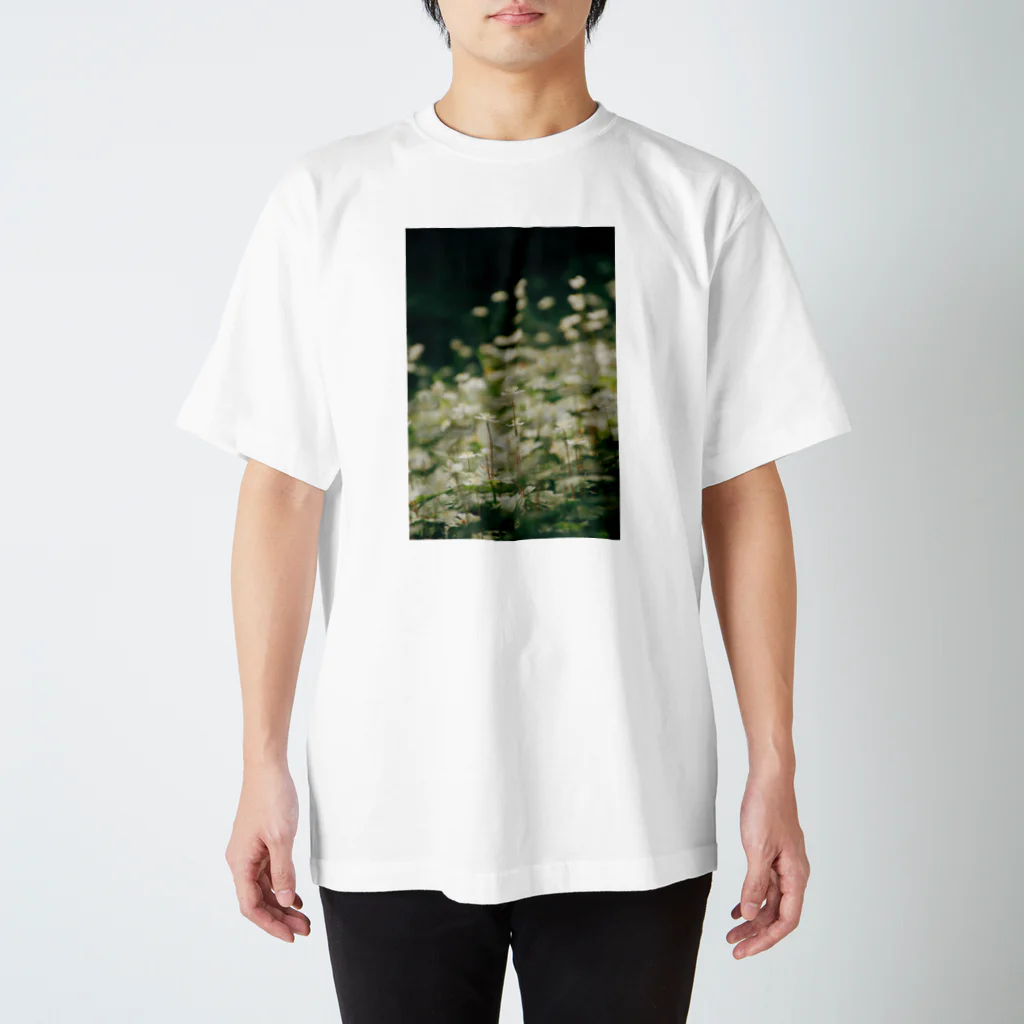 サキノと申しますのニリンソウ Regular Fit T-Shirt