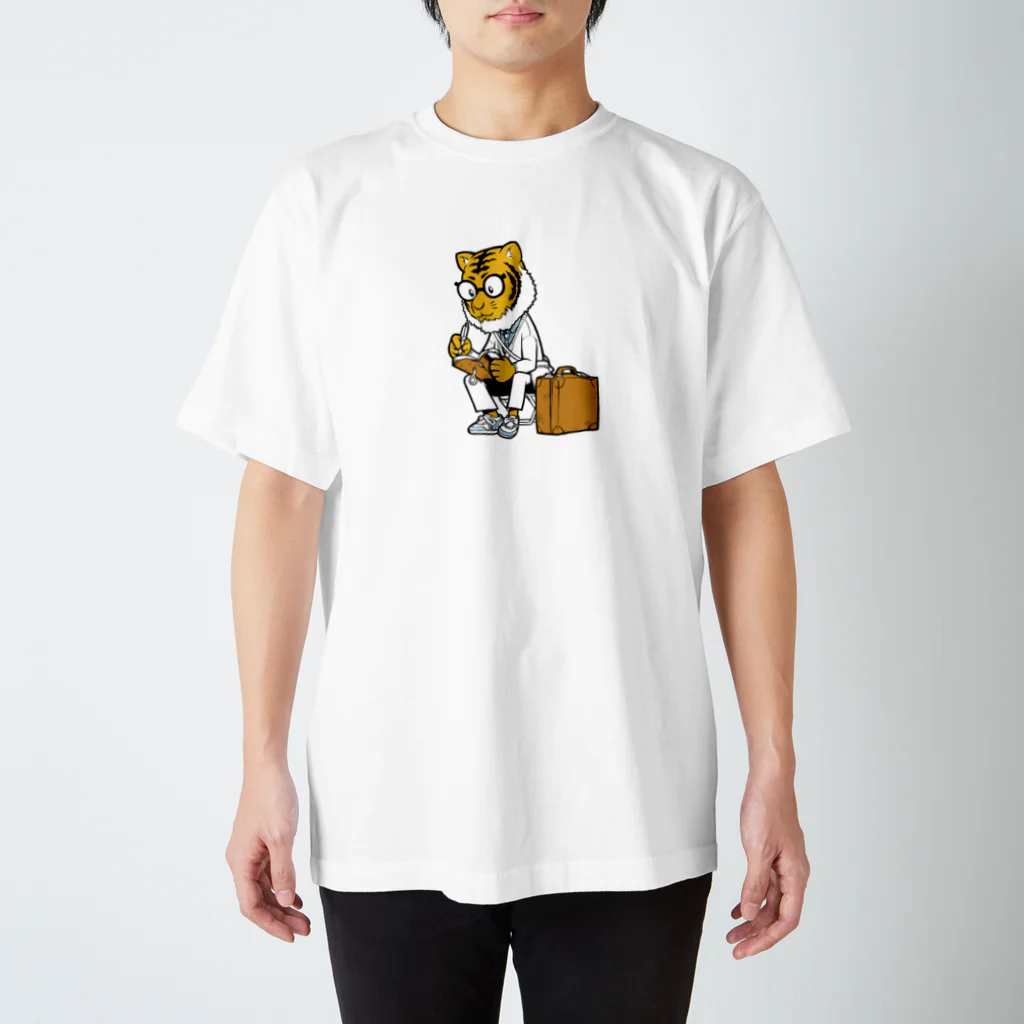 イラストレーター平戸三平のトラのトラベラー Regular Fit T-Shirt