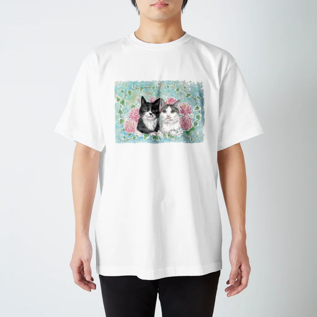 Ａｔｅｌｉｅｒ　Ｈｅｕｒｅｕｘのクロとモネ　薔薇をあしらったパステルイラスト Regular Fit T-Shirt