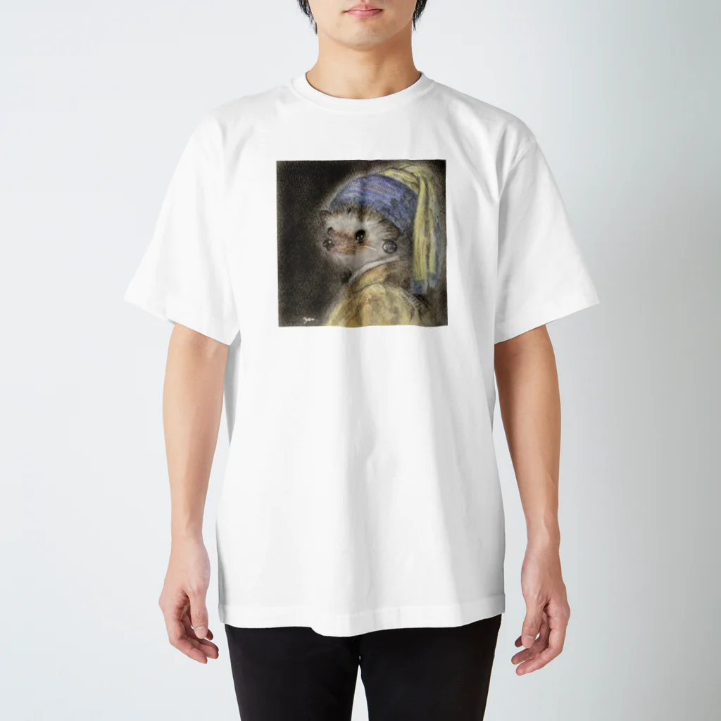 ゆうの真珠の耳飾りのハリネズミ Regular Fit T-Shirt