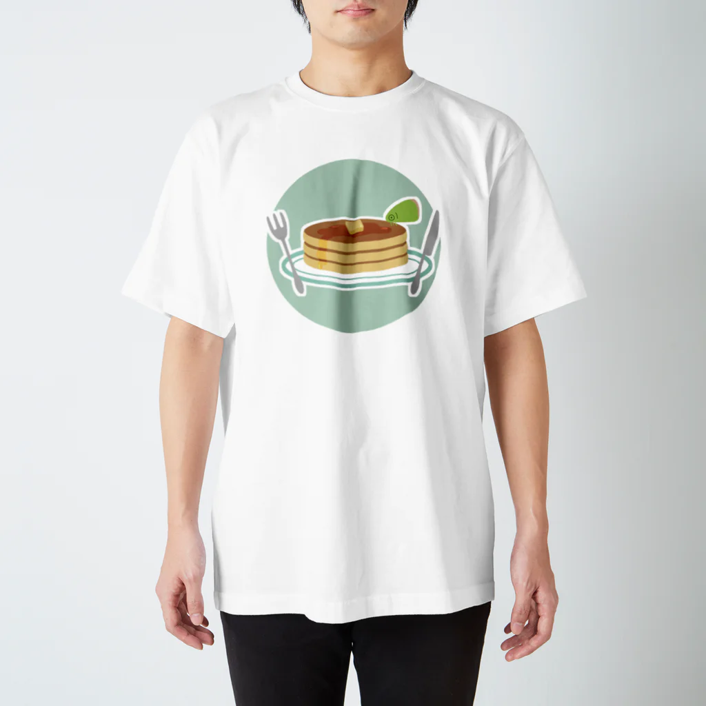 さとやまの民のパンケーキをつまみ食いするアオバハゴロモ スタンダードTシャツ