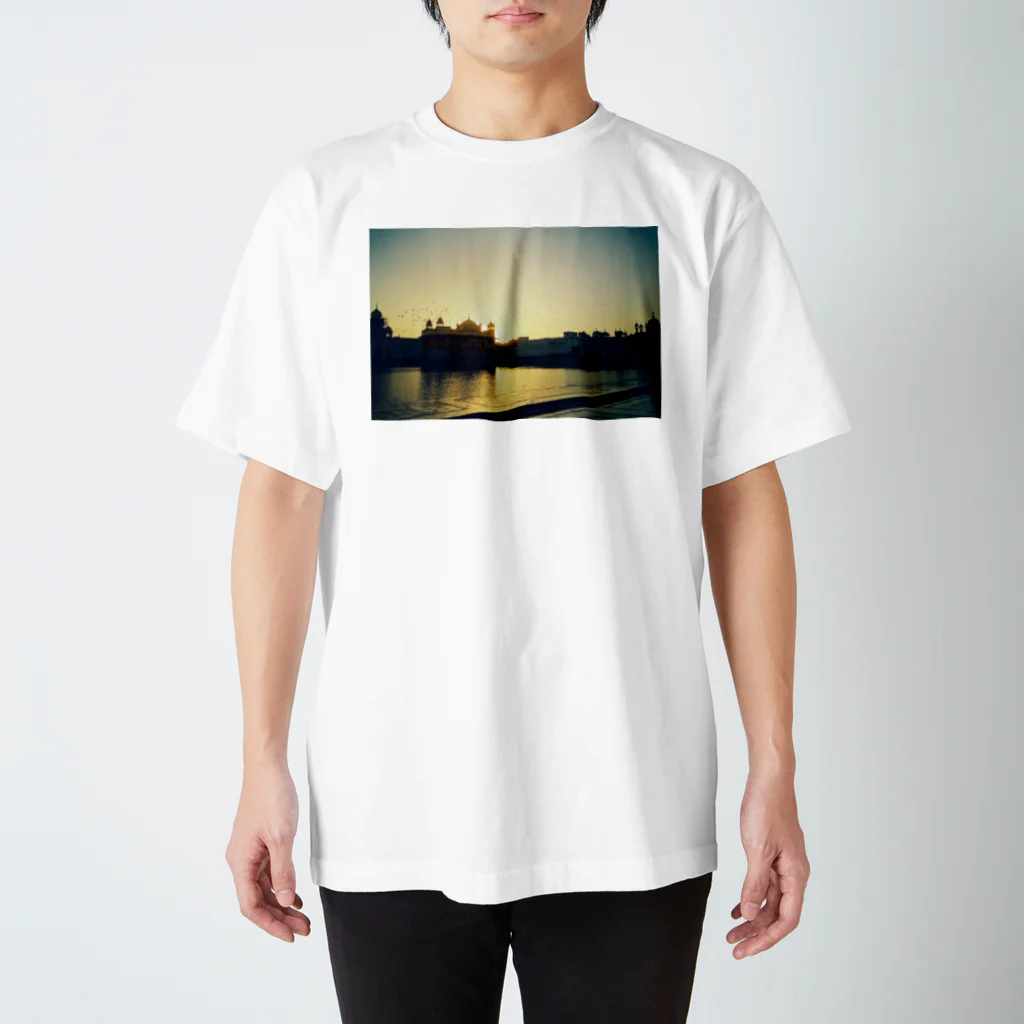 旅人マーシーのゴールデンテンプル Regular Fit T-Shirt