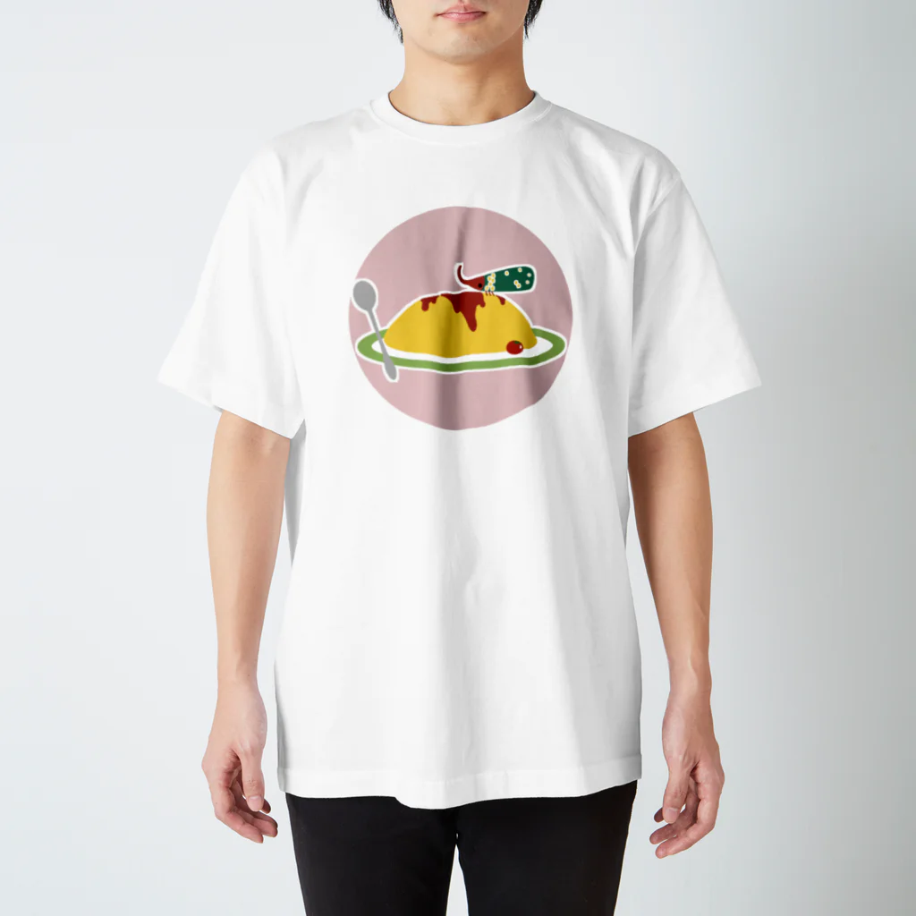 さとやまの民のオムライスをつまみ食いするテングビワハゴロモ スタンダードTシャツ