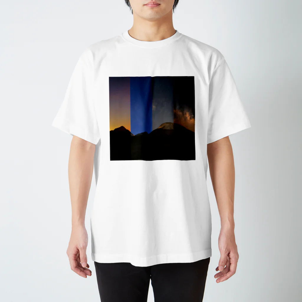 ゴリーメイソンの夜の帳が下りる Regular Fit T-Shirt