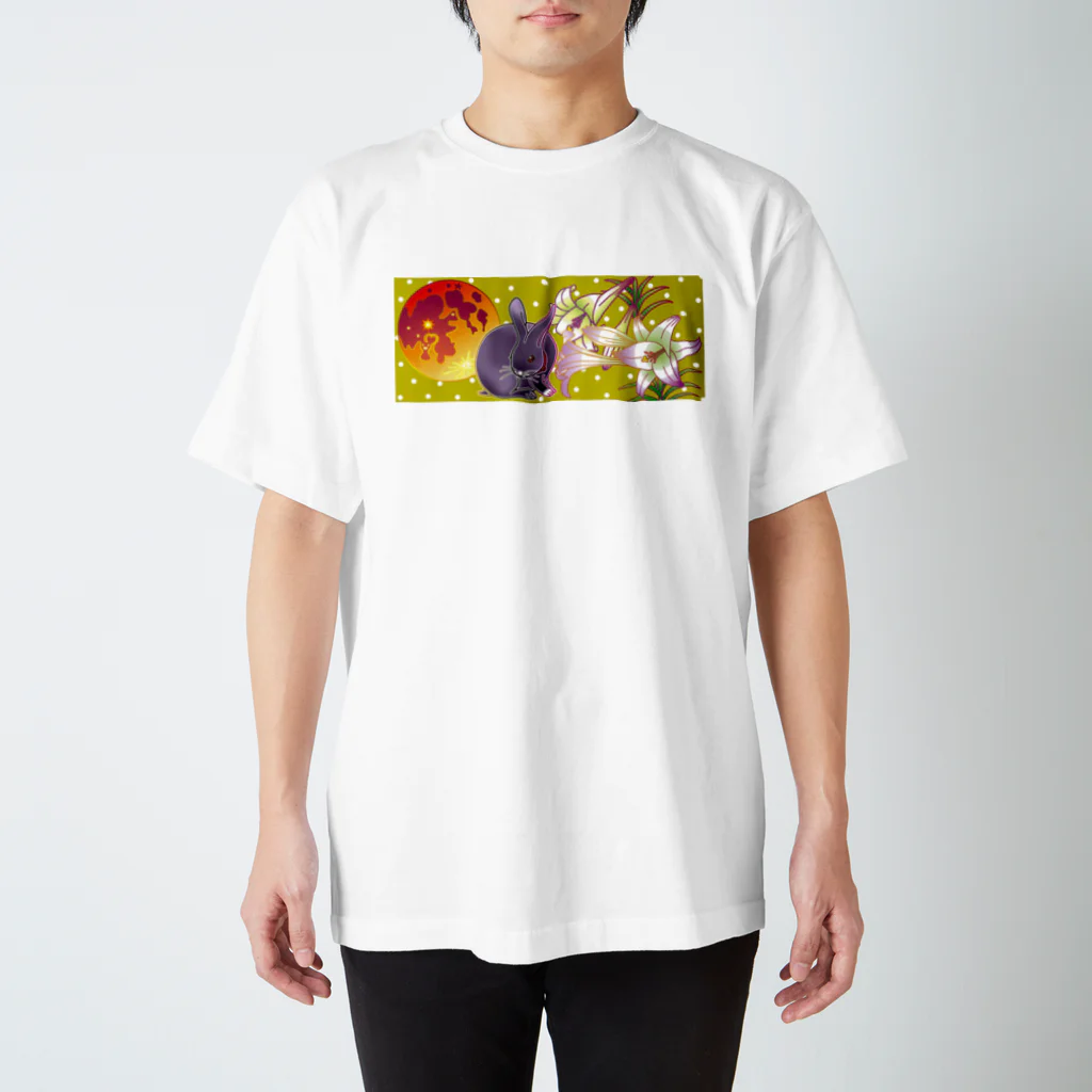 KANAT  LAMHITAのうさぎと満月と鉄砲百合 Regular Fit T-Shirt