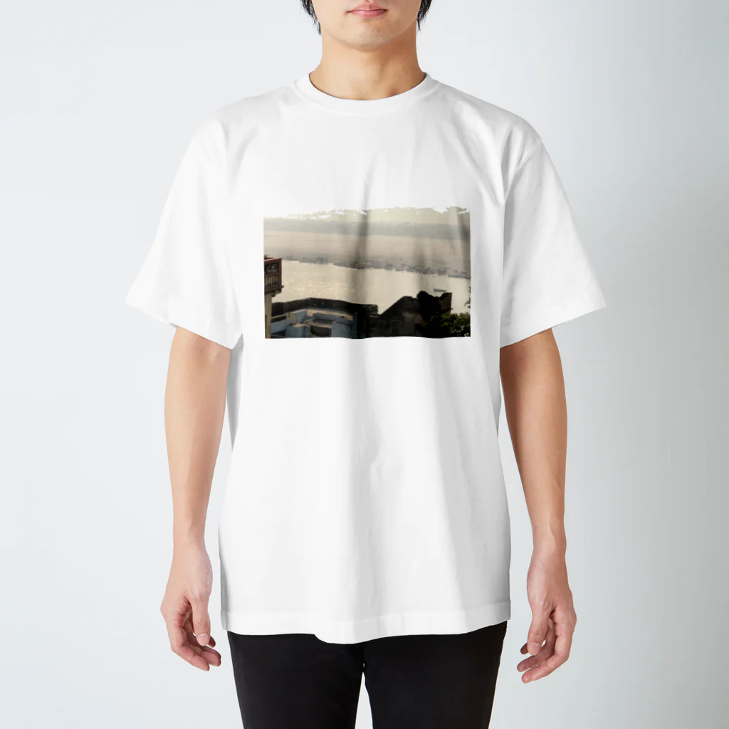 EMO TE WORKS(エモートワークス)のあの日のガンジス川Tシャツ Regular Fit T-Shirt