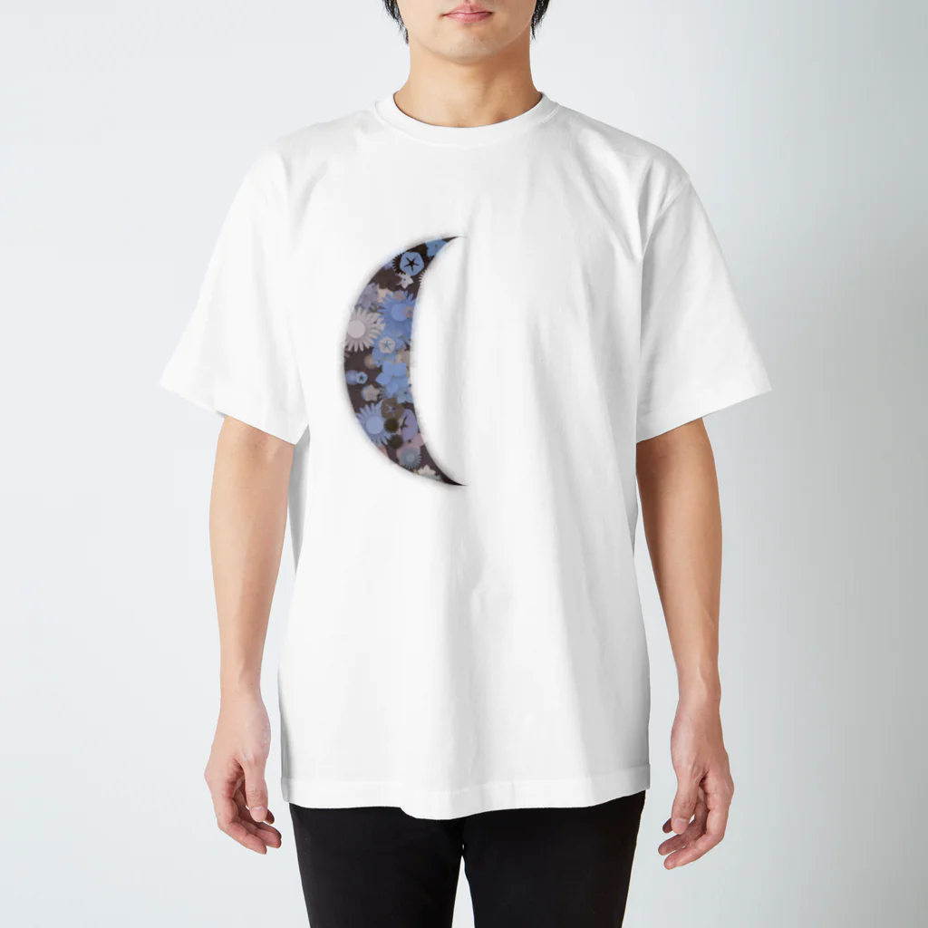 pianocurve DesignのMoon face designed with summer flowers No.26 Regular Fit T-Shirt