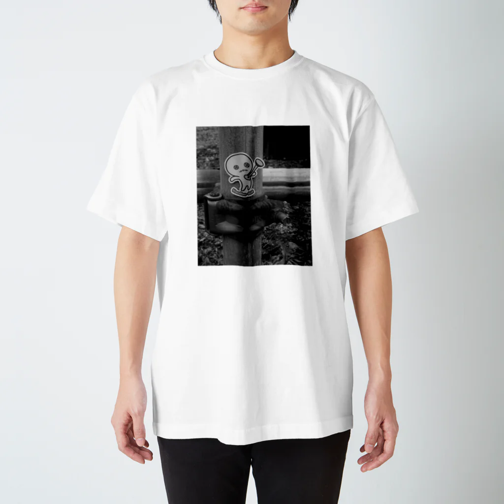 STUDIO SUNLIGHT WEB SHOPのぶーどぅーどーる「今日もどこかにはりつけられる」 Regular Fit T-Shirt