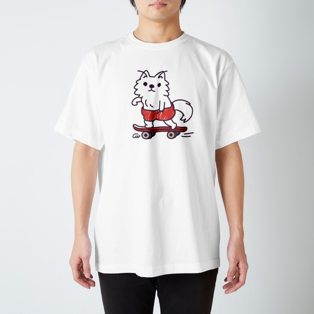 イラスト MONYAAT の赤ぱんポメラのスケボー Regular Fit T-Shirt