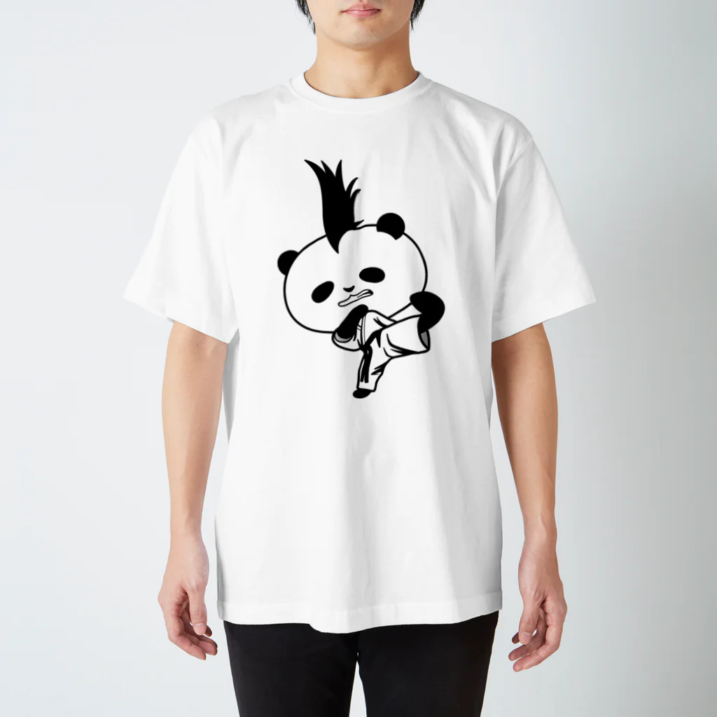 NAGOMI-Creationの【かっこいいのに可愛いパンダ】モヒカンパンダの空手上段蹴り スタンダードTシャツ