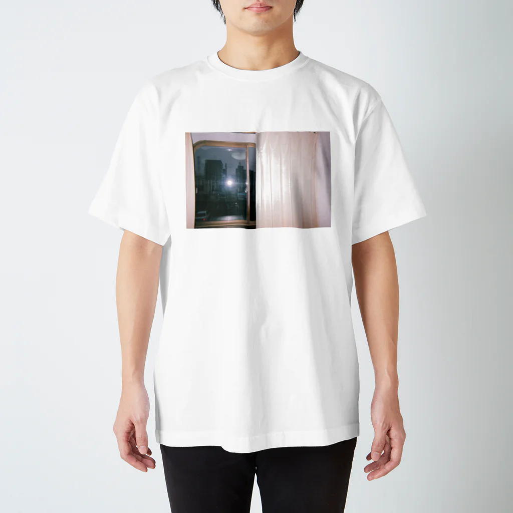 aの窓の外 Regular Fit T-Shirt