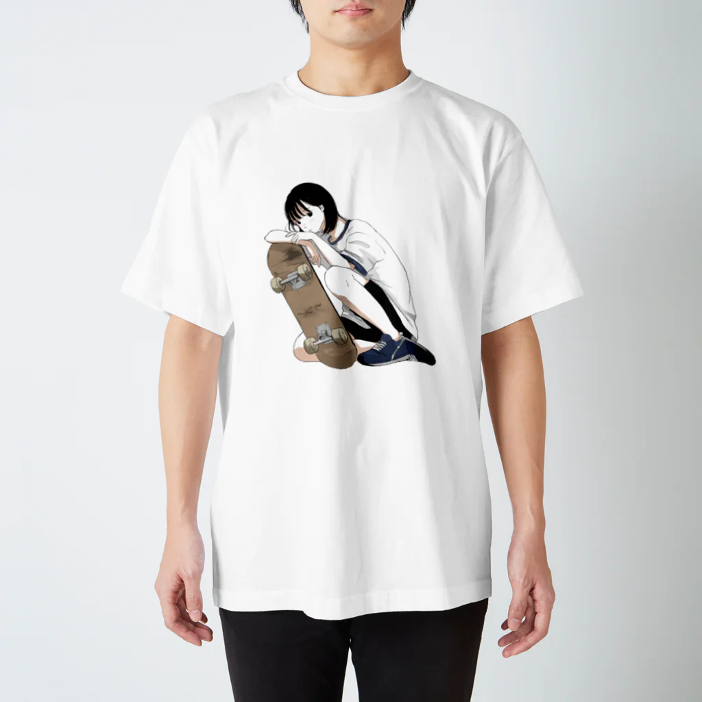 たまごのスケボーと女の子 Regular Fit T-Shirt