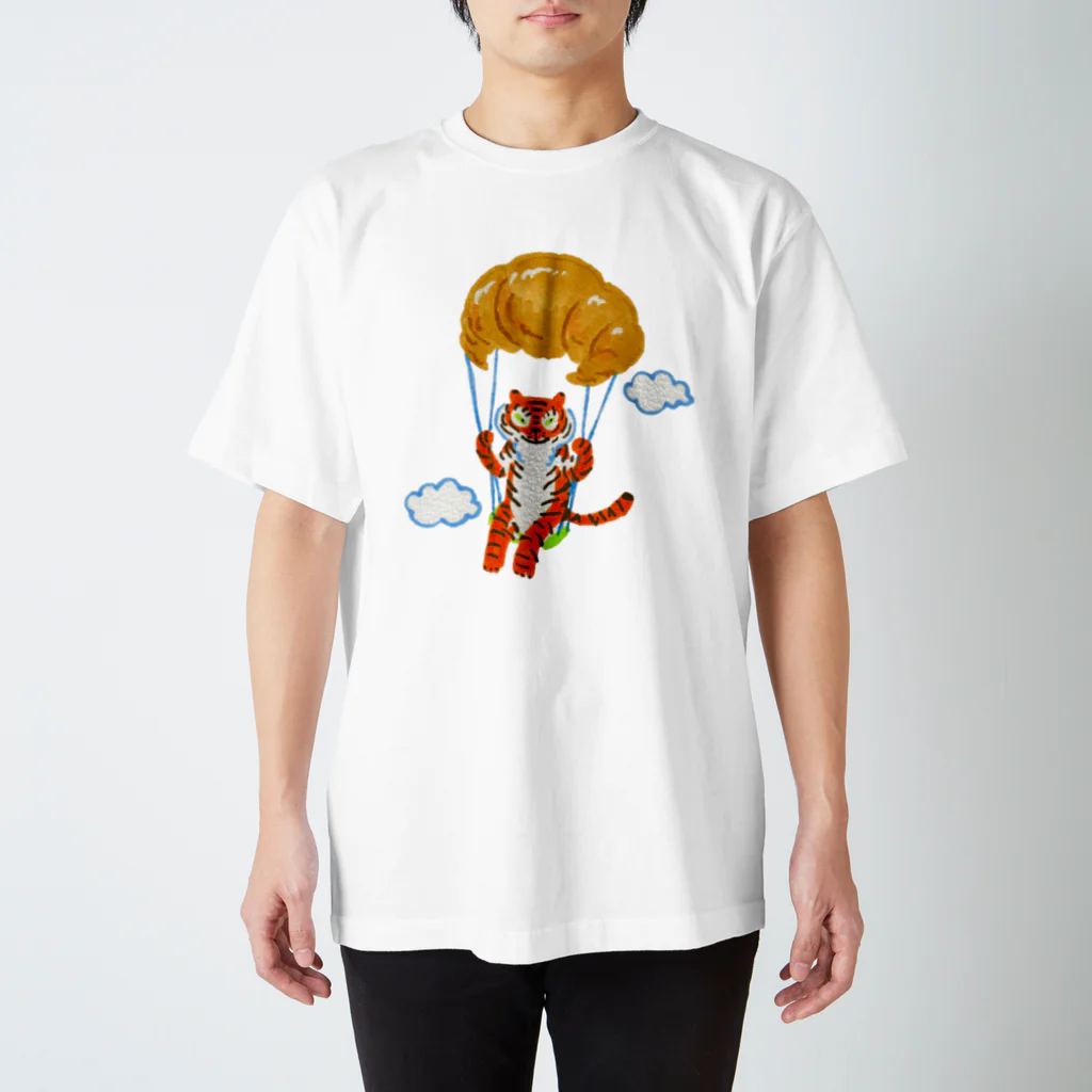 segasworksのクロワッサンとトラちゃん Regular Fit T-Shirt