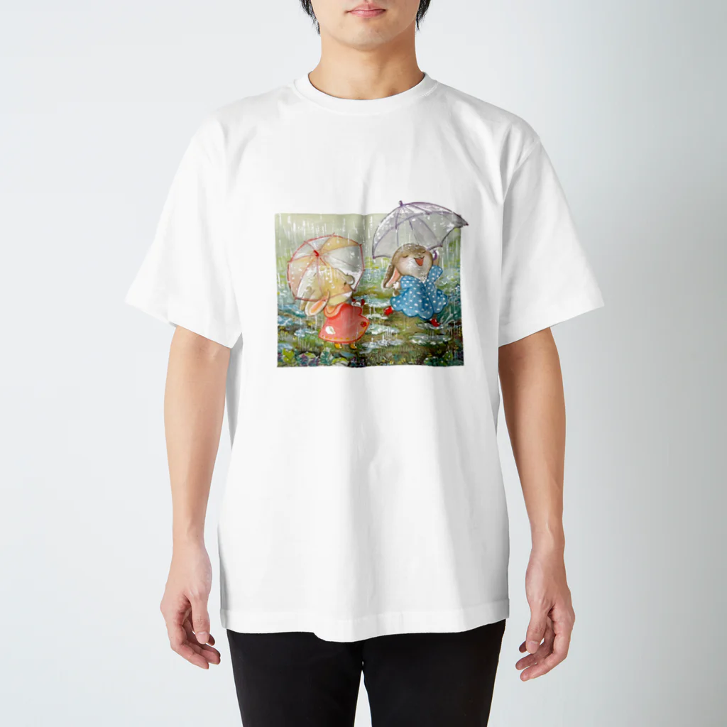 絵本作家のざっか屋さんのrainy Regular Fit T-Shirt