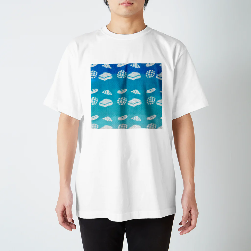 おにぎり堂の青空とパンの雲　キャンバスver. Regular Fit T-Shirt