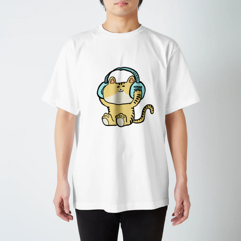 ねここショップの魚ソング大好き猫ちゃん スタンダードTシャツ