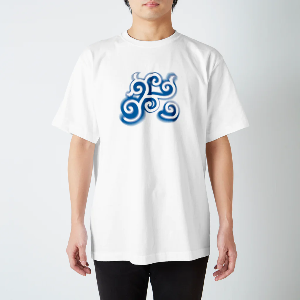 松や SUZURI店の唐草ブルー Regular Fit T-Shirt