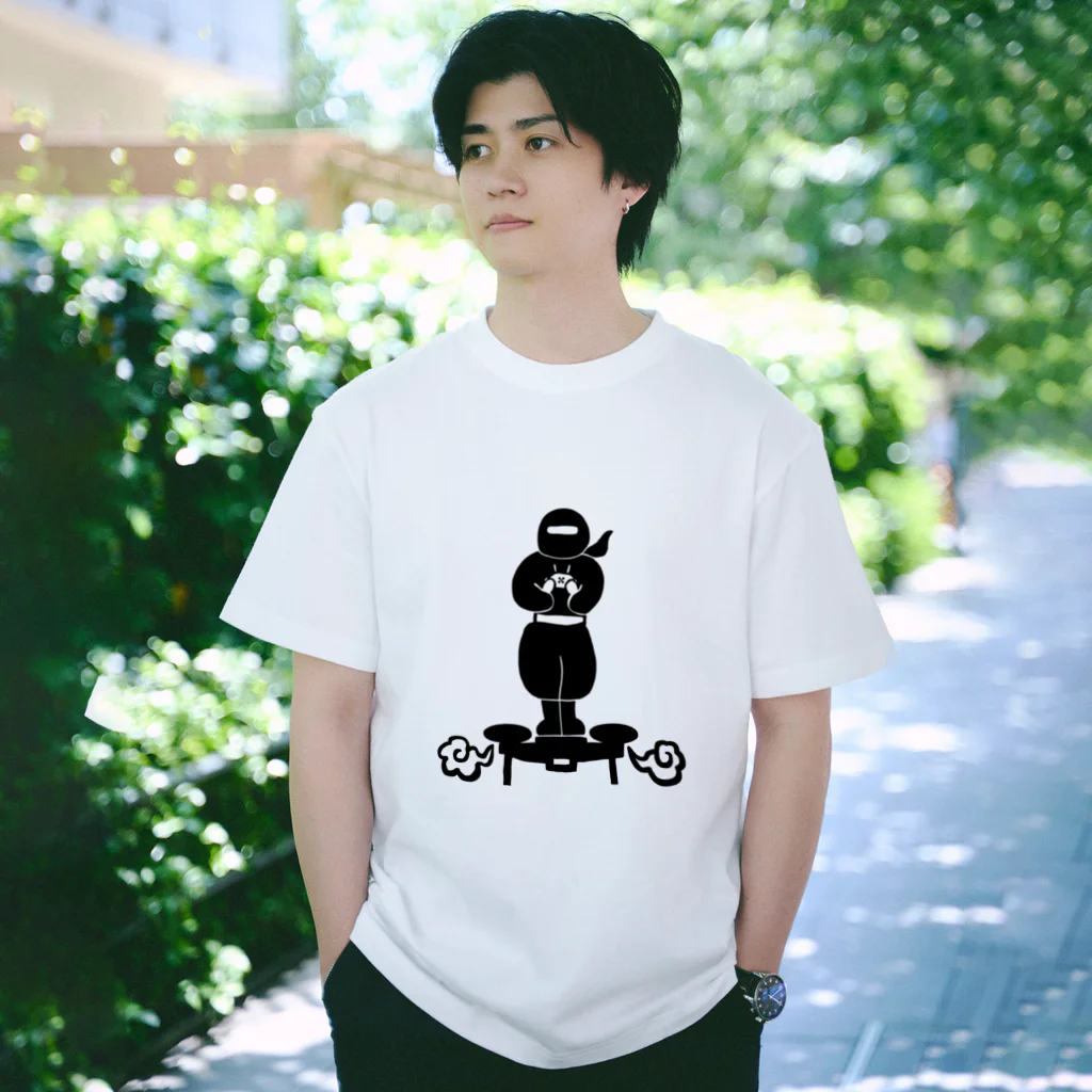 羽壱｜HANEICHIのドローン忍者がドロン Regular Fit T-Shirt