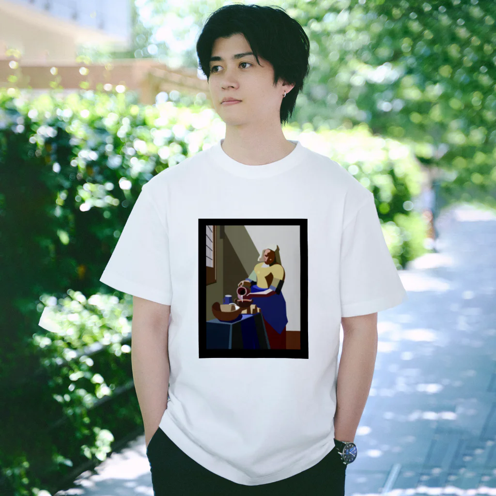 aQ-studioの牛乳を注ぐ女 Regular Fit T-Shirt