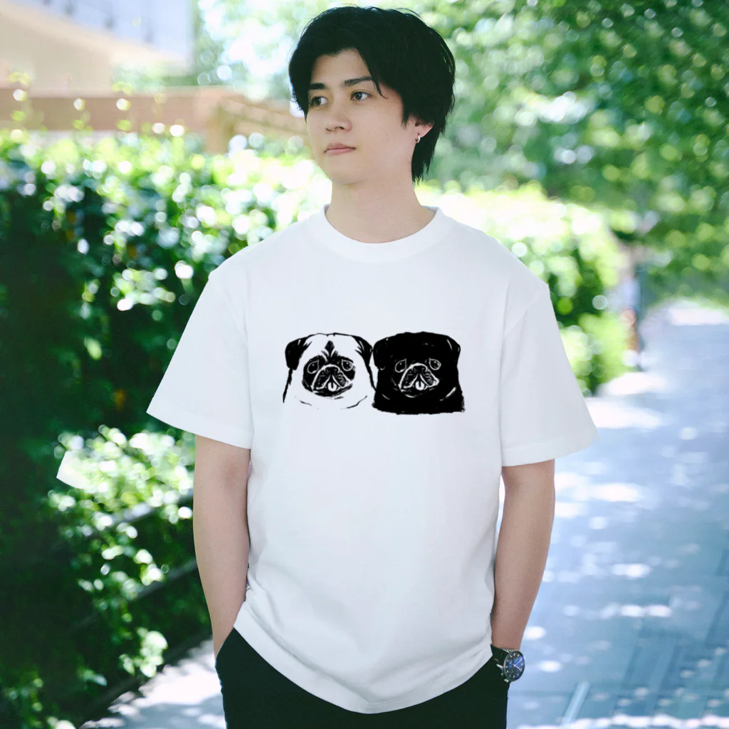 ぺろぺろぺろぺろ【せいこせんせい】のパグ ツインズ【せいこせんせい】フォーン　ブラック Regular Fit T-Shirt