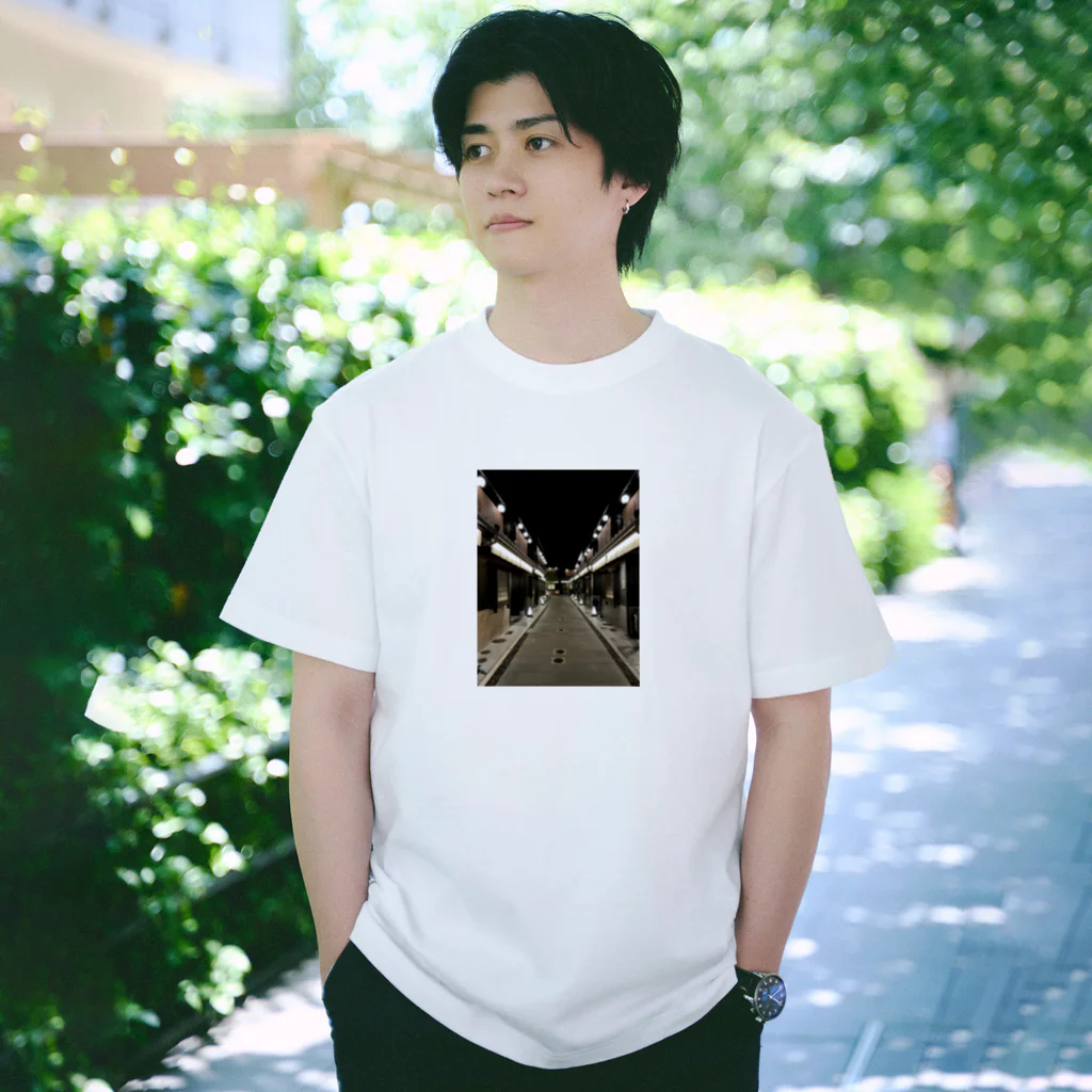 小鳥と映画館の京都の風景　夜 Regular Fit T-Shirt