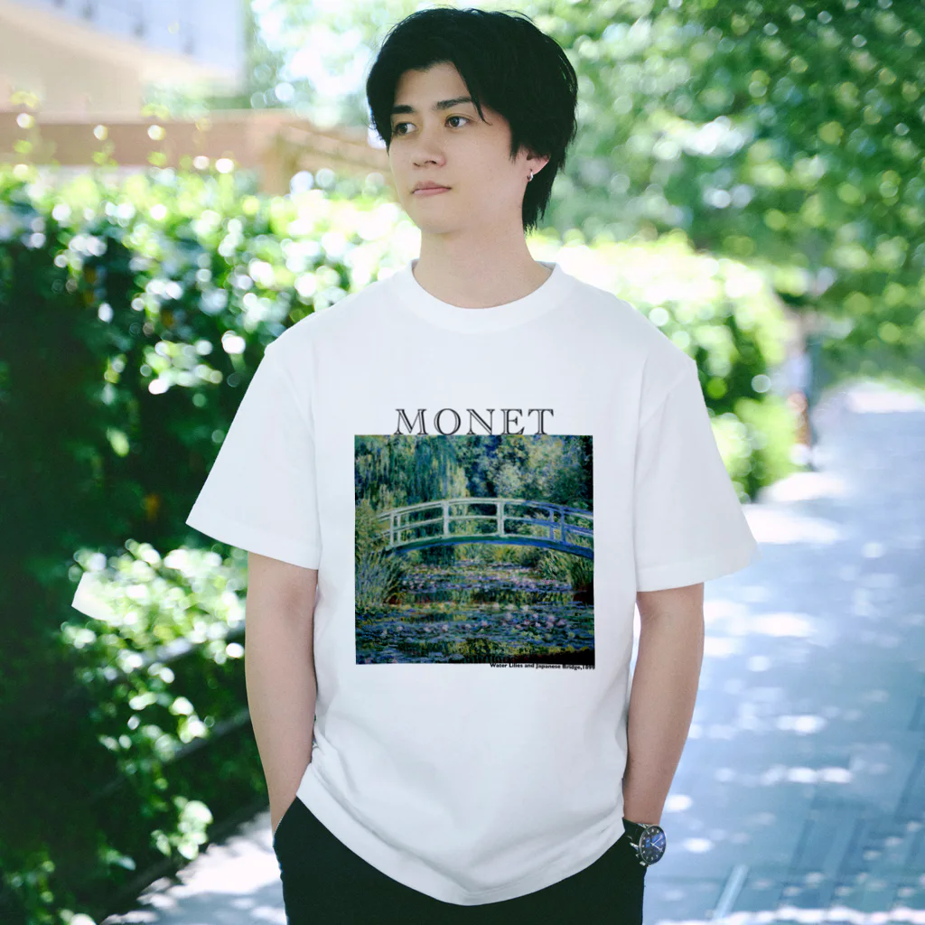 MUGEN ARTのモネ　睡蓮の池と日本の橋　Claude Monet　 Regular Fit T-Shirt