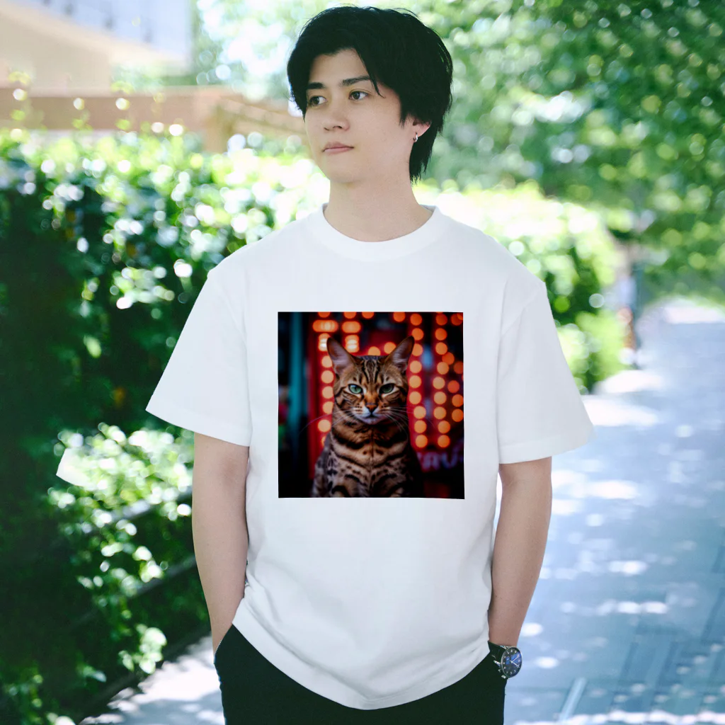 ネオンストリートANIMALのベンガル#1【ネオンストリートcat】 Regular Fit T-Shirt
