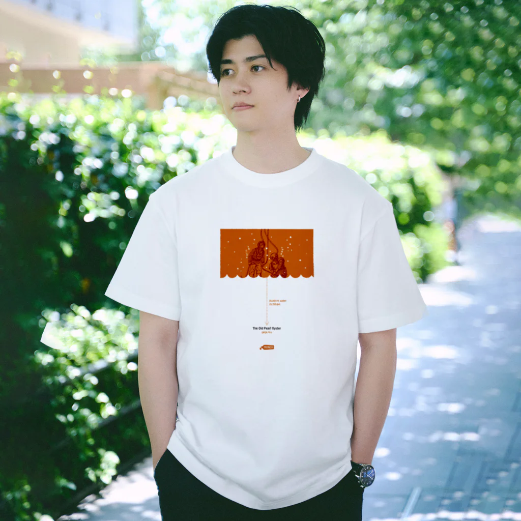 TRINCHの36,000フィートの深海で Regular Fit T-Shirt