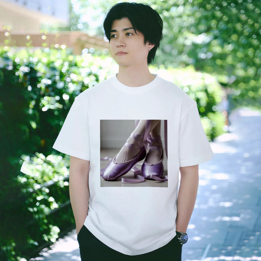 Lavender Wishのすみれ色のバレリーナ Regular Fit T-Shirt