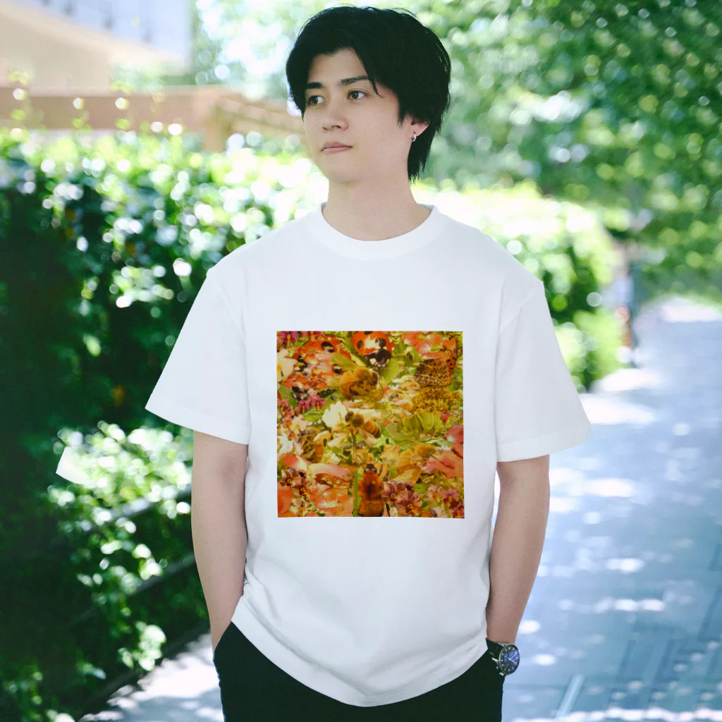 つつみあまねの虫柄Tシャツ Regular Fit T-Shirt