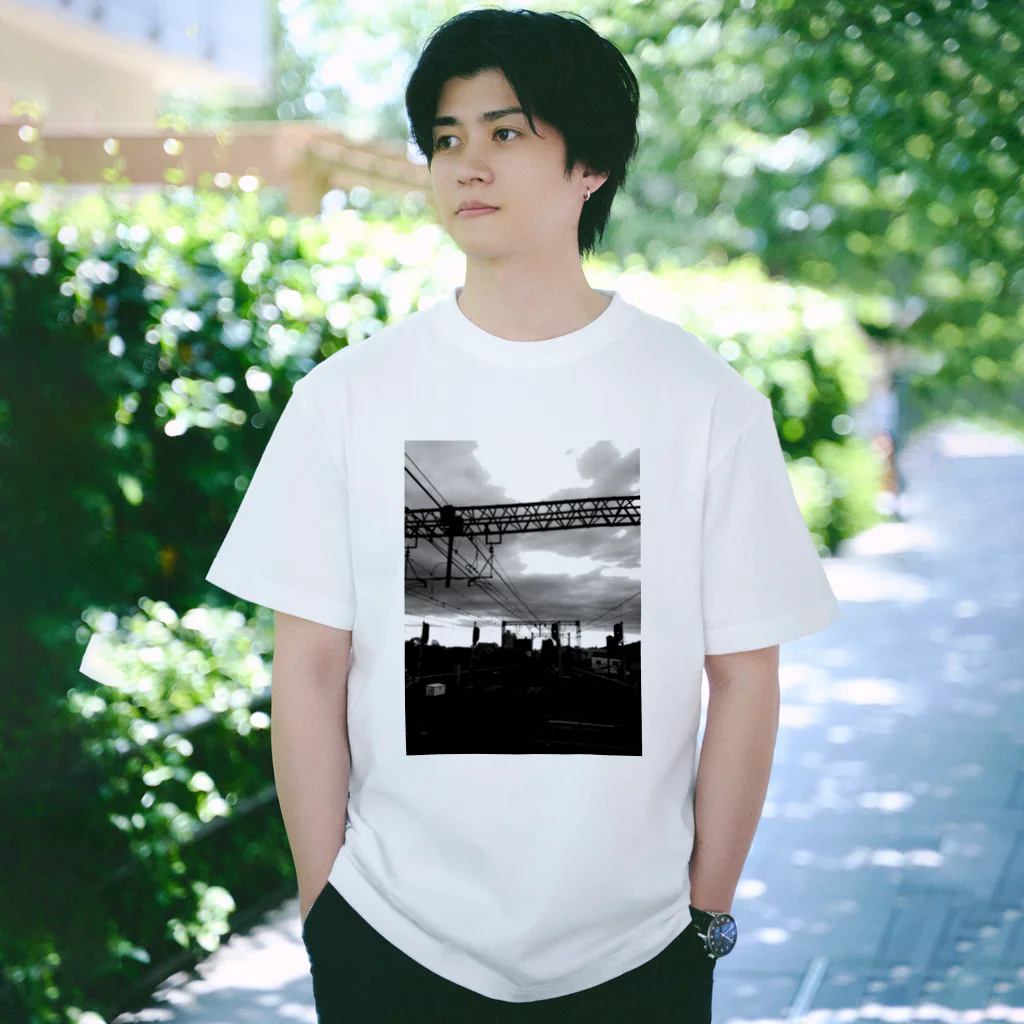 MANDALA MADARAの線路（写真） Regular Fit T-Shirt
