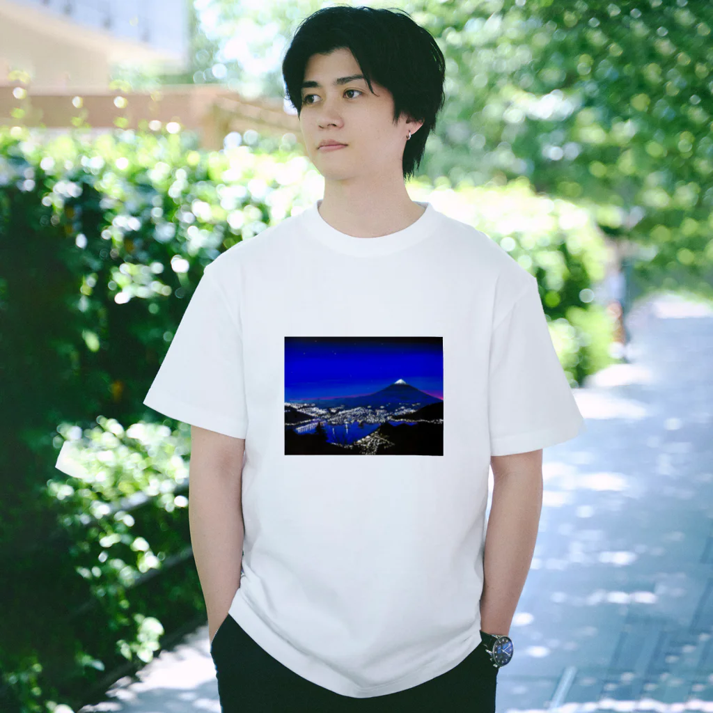 fzeroの富士山と街灯り Regular Fit T-Shirt