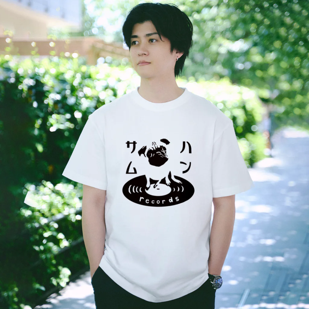 ハンサムレコーズ（湘南レコーズ）のハンサムレコードロゴ（黒） Regular Fit T-Shirt