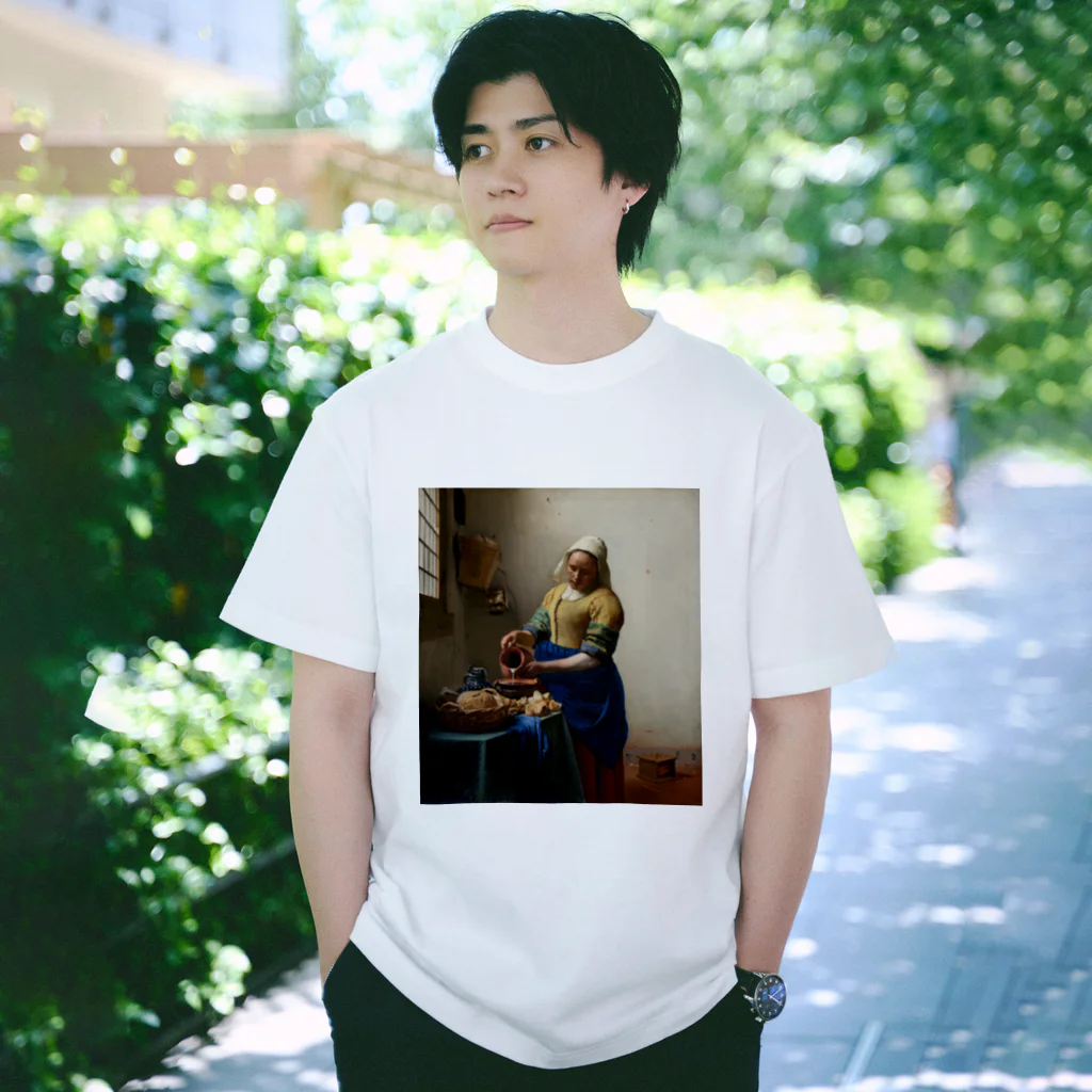 public domainの牛乳を注ぐ女 / ヨハネス・フェルメール Regular Fit T-Shirt