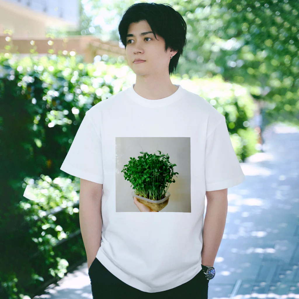 日本未入荷NOMANUALのP.T T-SHIRT 全2色 豆苗7日目 Regular Fit T-Shirt by wkm1024 ∞ SUZURI
