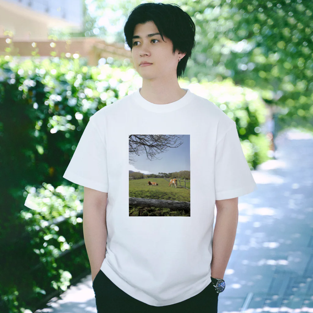 Gassa!!の牛と空と緑2 Regular Fit T-Shirt