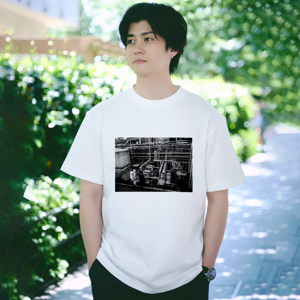 宇宙飛行士の日常の工場を見る宇宙飛行士 Regular Fit T-Shirt