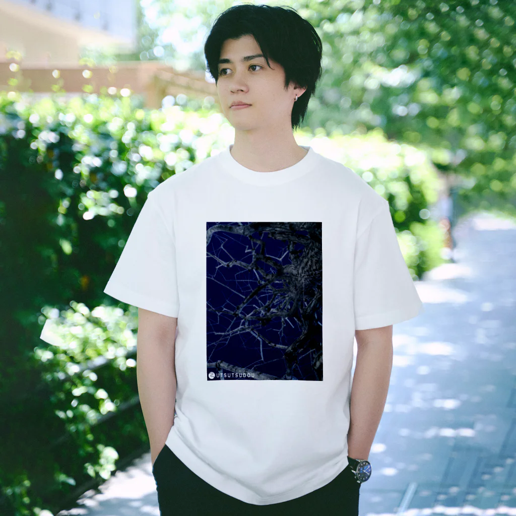 うつつ堂の枯れ木 Regular Fit T-Shirt