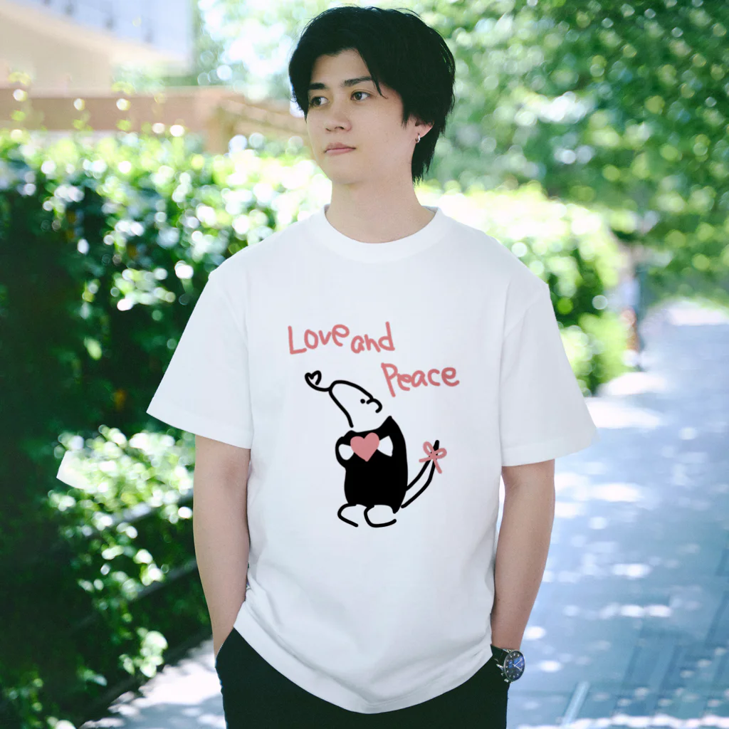 ミナミコアリクイ【のの】のLove and Peace Regular Fit T-Shirt
