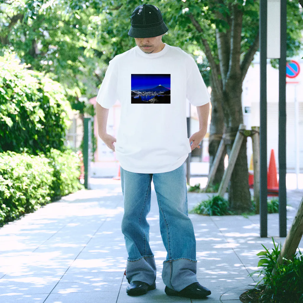 fzeroの富士山と街灯り Regular Fit T-Shirt