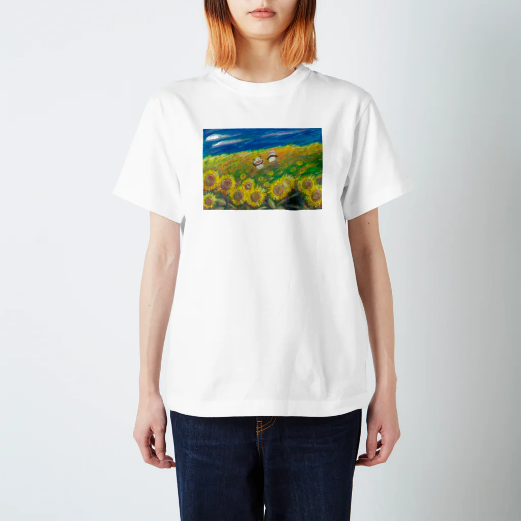 やまのうえのきのこのお店　～きのこ&パンダ～の「ひまわり畑で戯れるパンダ」グッズ スタンダードTシャツ