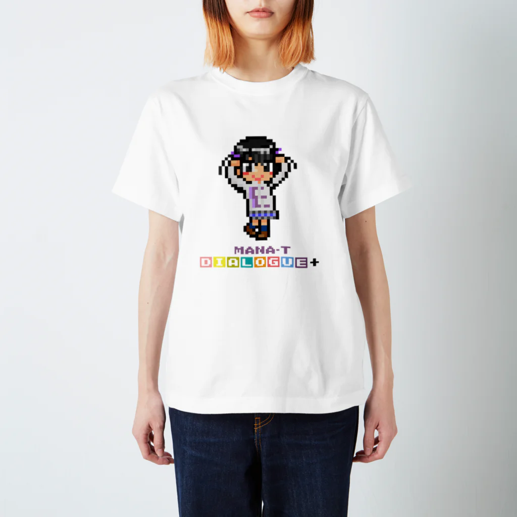 DIALOGUE＋のドットDIALOGUE＋ まなてぃ推しスタンダードTシャツ(白) Regular Fit T-Shirt