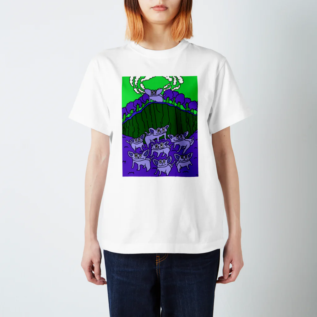 4000kmの王者のたたずまい in night スタンダードTシャツ