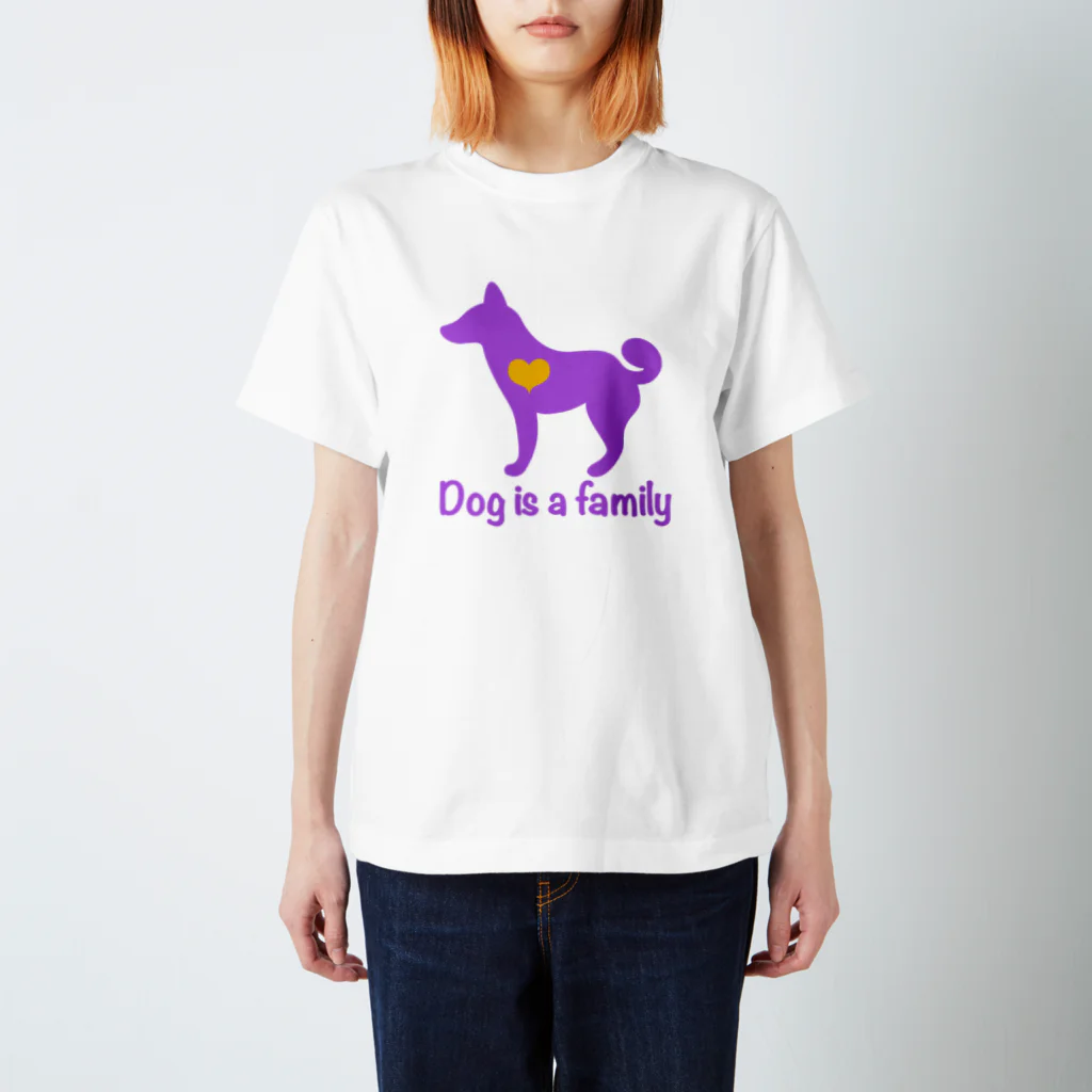 保護猫支援ショップ・パール女将のお宿の犬は家族　パープル スタンダードTシャツ