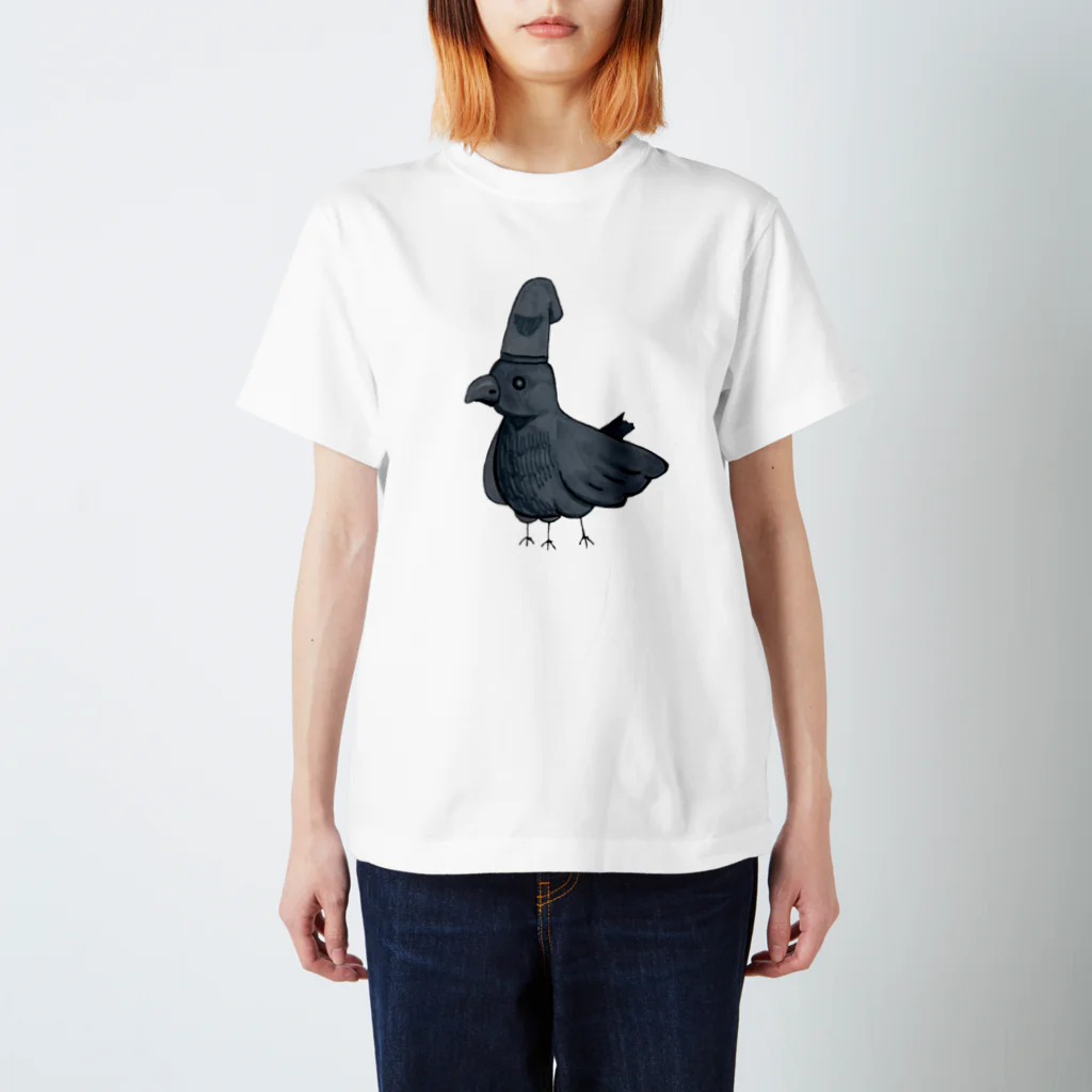 八咫烏帽子の鳥小屋の八咫烏帽子くん Regular Fit T-Shirt