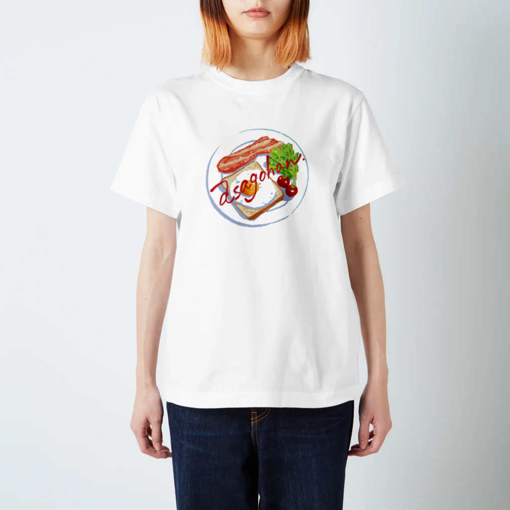   KOIZUMI CHIAKI shopの表面にデカデカと朝食！ Regular Fit T-Shirt